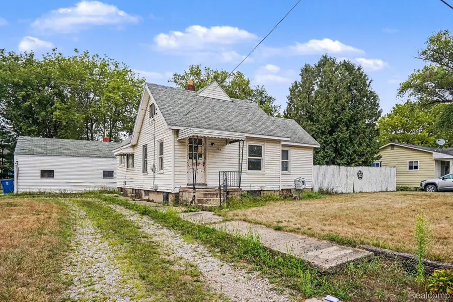 725 E Sherman Street, Holly, MI 48442 - #3