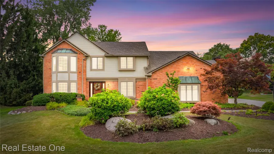 37125 Fox Glen, Farmington Hills, MI 48331 - #2