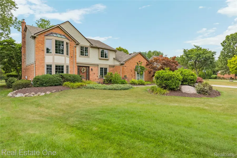 37125 Fox Glen, Farmington Hills, MI 48331 - #3