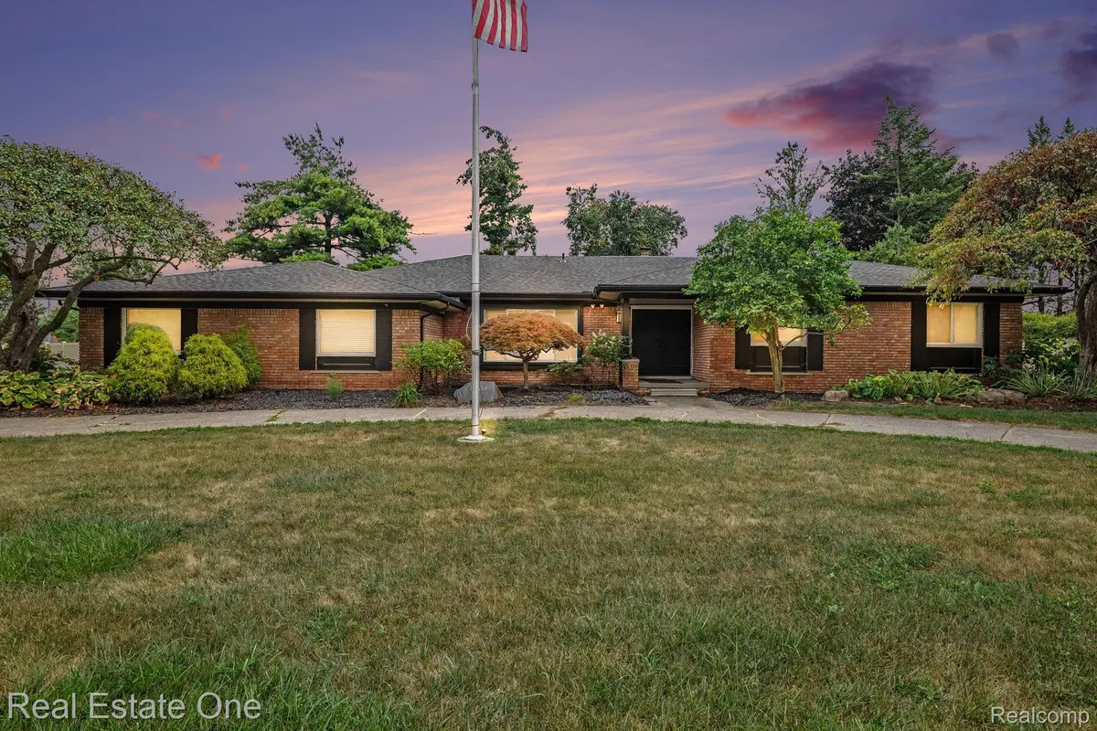 11584 Chicago Road, Warren, MI 48093 - #1