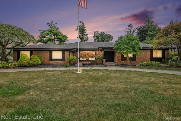 11584 Chicago Road, Warren, MI 48093