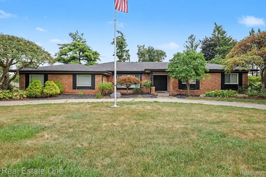 11584 Chicago Road, Warren, MI 48093 - #2