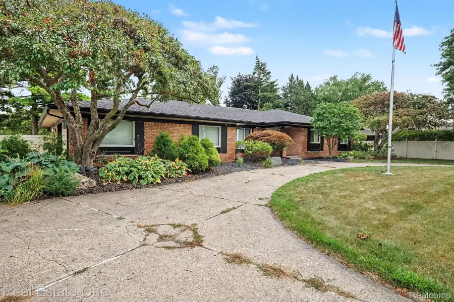 11584 Chicago Road, Warren, MI 48093 - #3