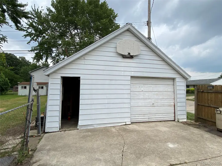 31050 Maplewood Street, Westland, MI 48185 - #2