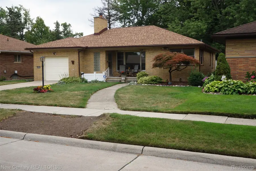 12831 Northfield Boulevard, Oak Park, MI 48237 - #2