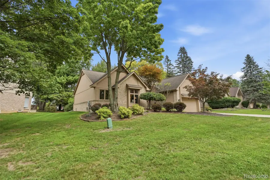 4963 Countryside Drive, West Bloomfield, MI 48323 - #3