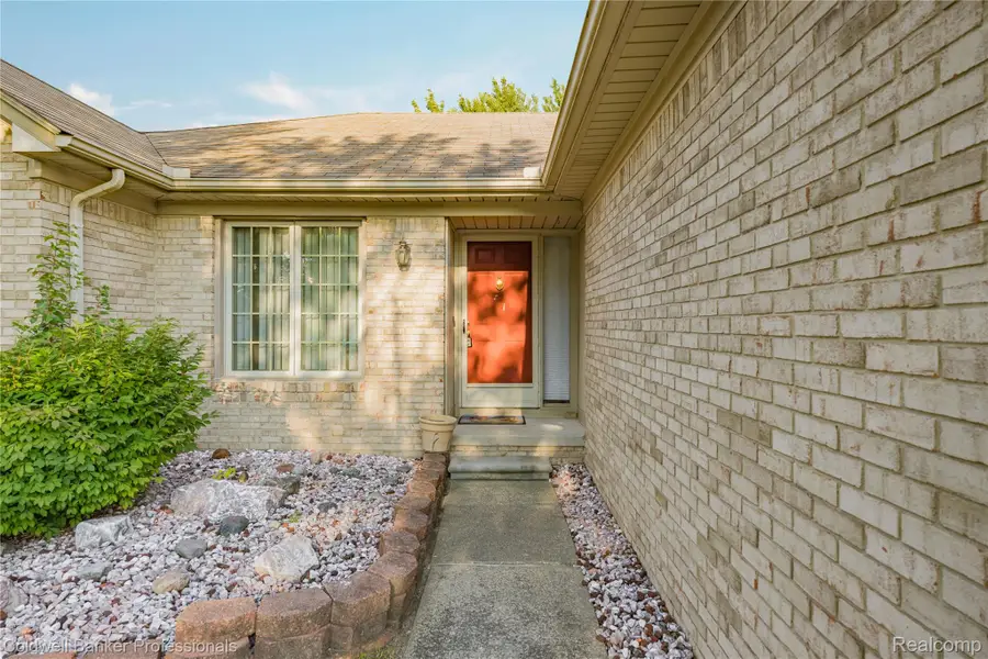 46536 Fox Run Drive, Macomb, MI 48044 - #2