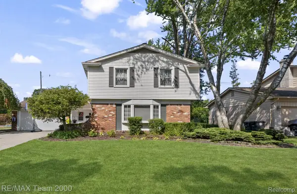15785 Edgewood Street, Livonia, MI 48154