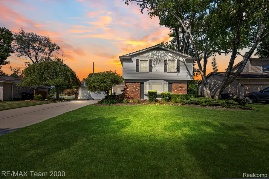 15785 Edgewood Street, Livonia, MI 48154 - #2