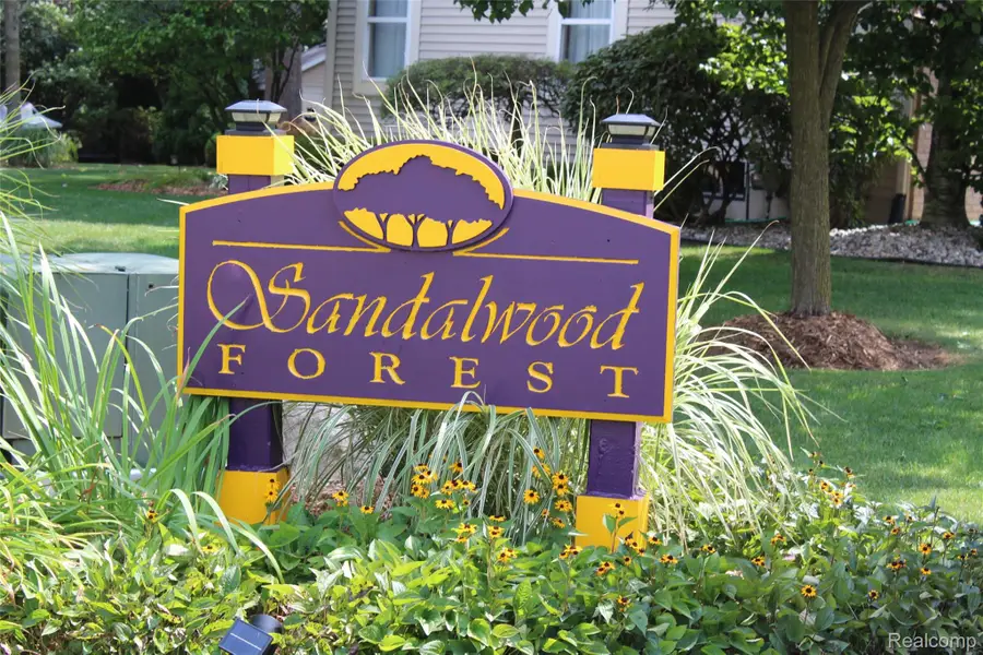 5311 Sandalwood Court, Grand Blanc, MI 48439 - #2