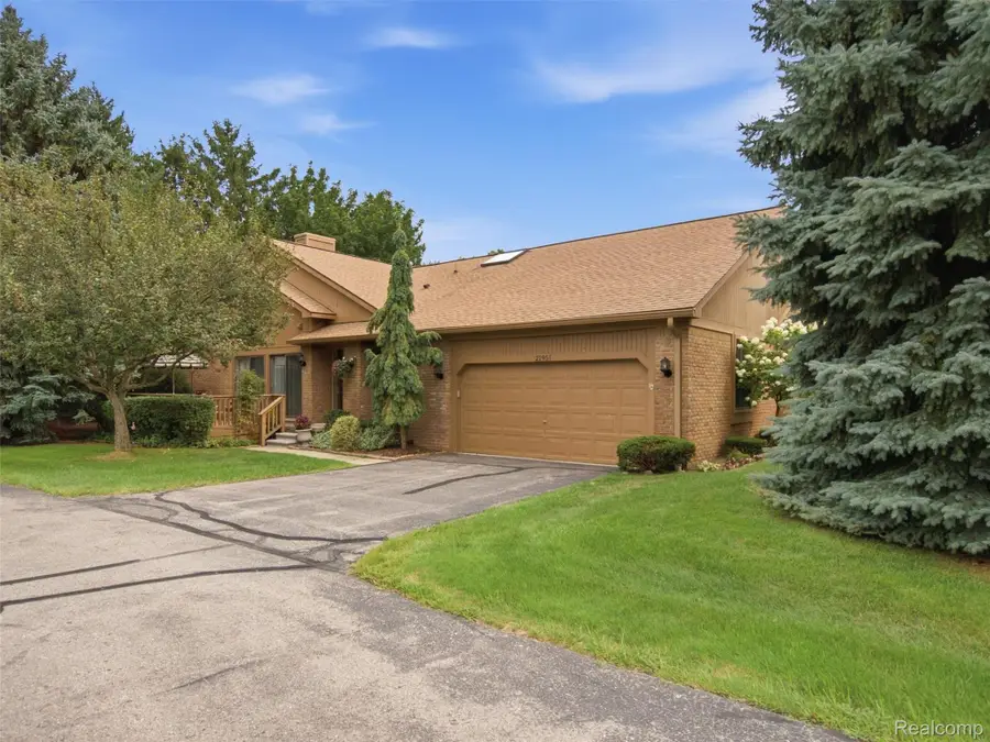 2195 London Bridge Drive, Rochester Hills, MI 48307 - #2