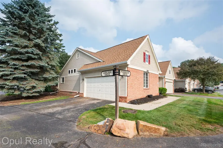 6351 Pembrook Drive, Westland, MI 48185 - #2