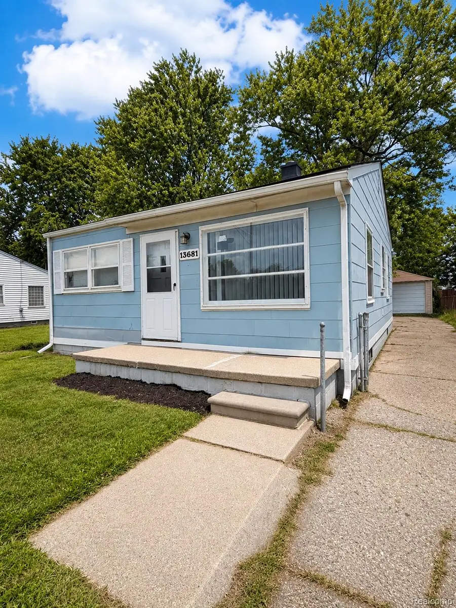 13681 Hendricks Avenue, Warren, MI 48089 - #2
