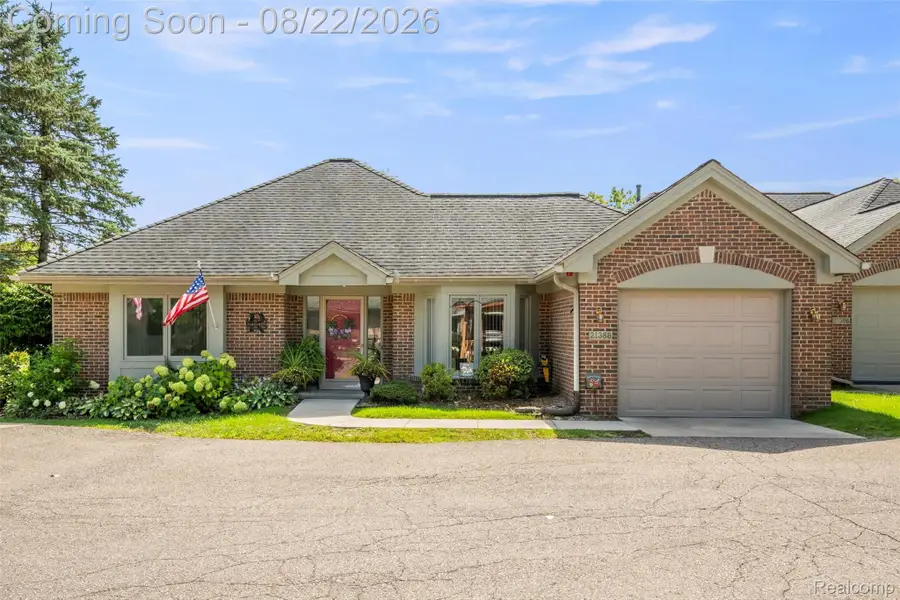 21388 Magnolia Court, Farmington Hills, MI 48336 - #2