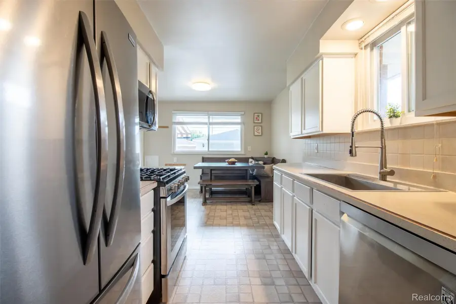15512 Bainbridge Street, Livonia, MI 48154 - #3