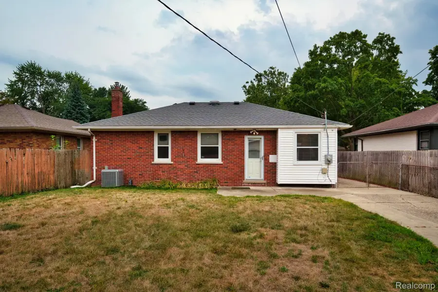 22685 Oconnor Street, Saint Clair Shores, MI 48080 - #2