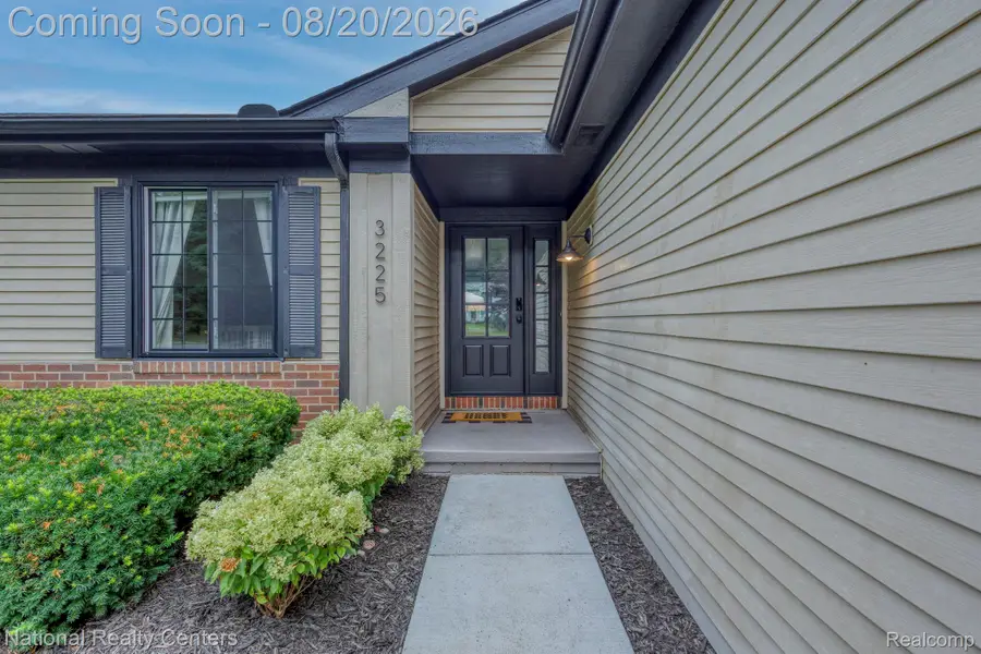 3225 Silver Court, Wixom, MI 48393 - #3