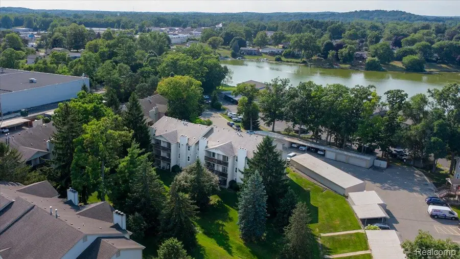 4929 Harbor Point Drive, Waterford, MI 48329 - #2