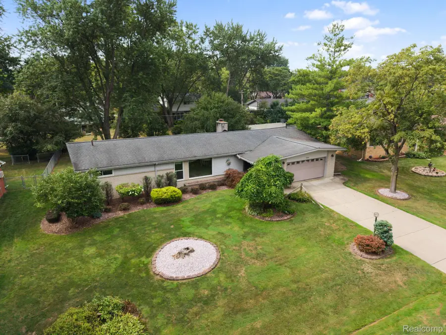 32547 Chesterbrook Street, Farmington Hills, MI 48334 - #3