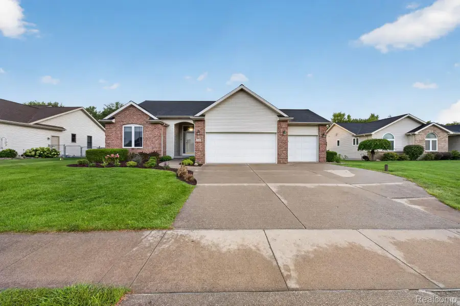 7168 Parkridge Parkway, Swartz Creek, MI 48473 - #2