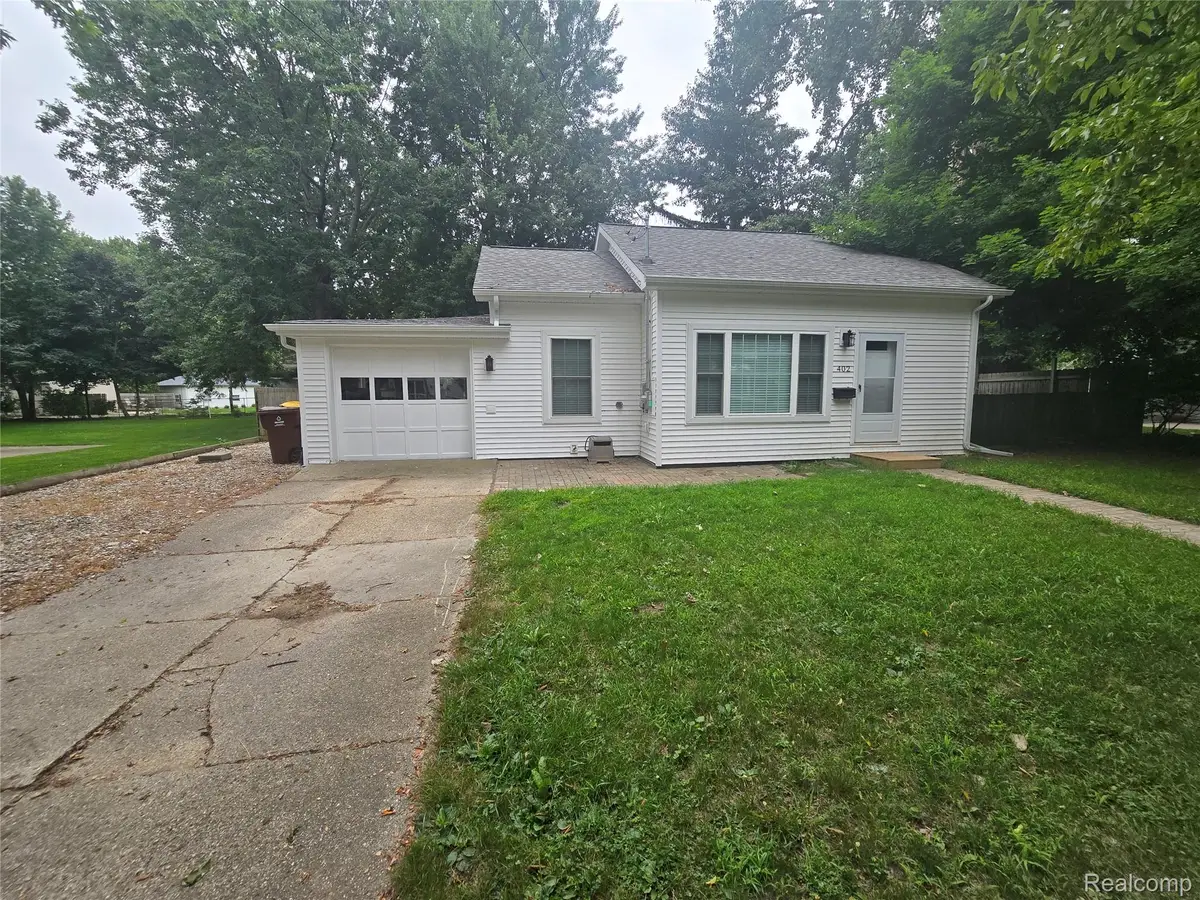 402 E Buchanan Street, Saint Johns, MI 48879 - #1