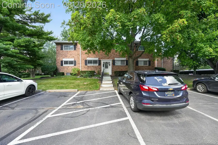 629 E Fox Hills Drive #44, Bloomfield, MI 48304 - #3