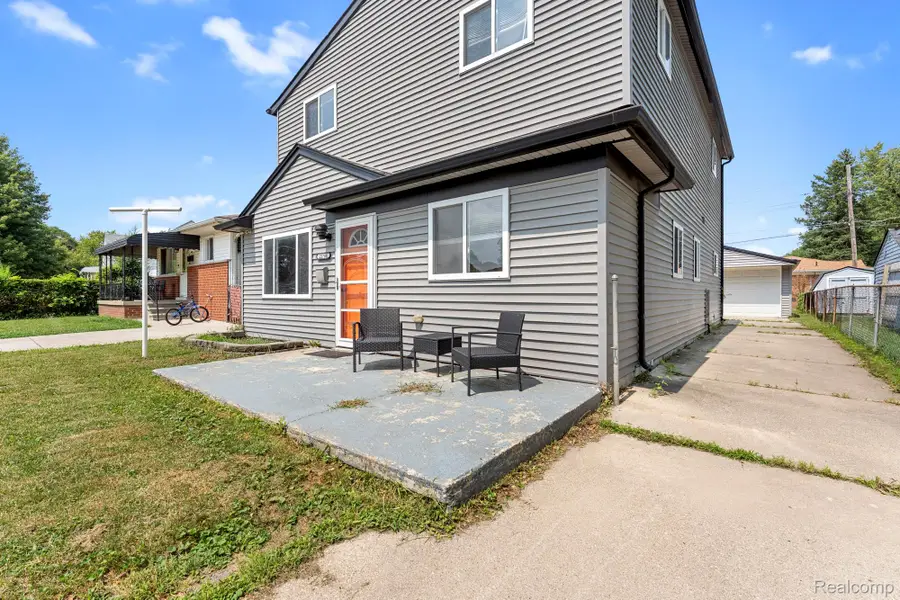 21708 Powers Avenue, Dearborn Heights, MI 48125 - #2