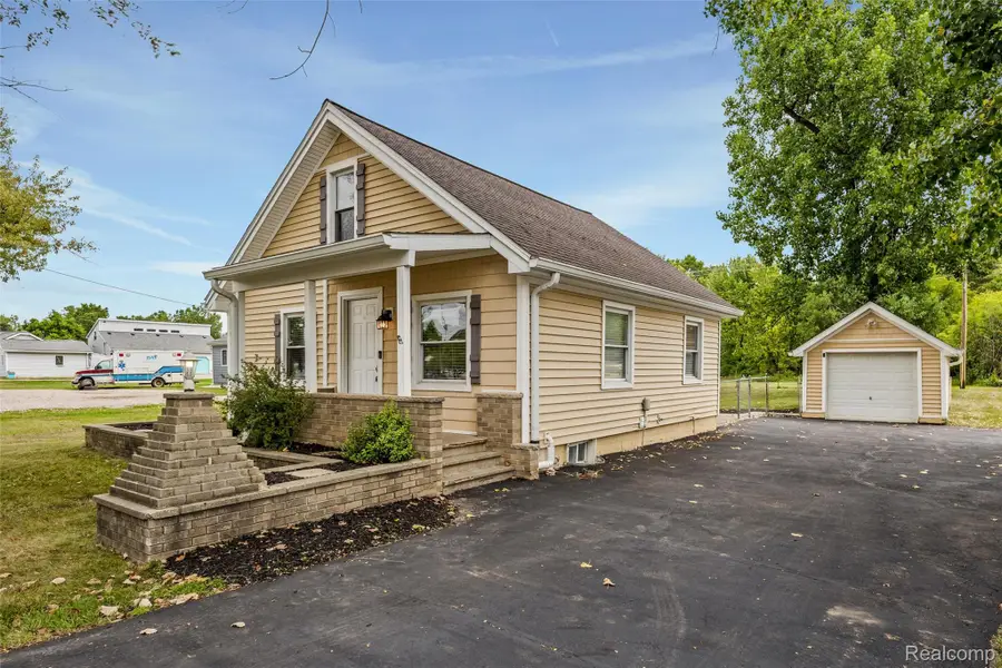 4465 S Center Road, Burton, MI 48519 - #3