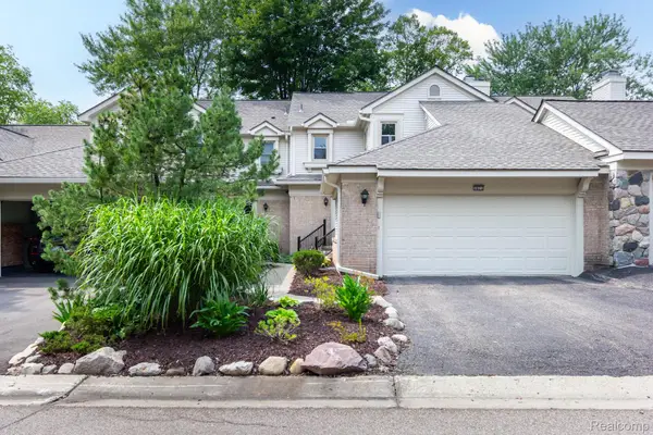 7671 Danbury Circle, WestBloomfield, MI 48322