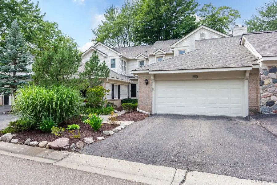 7671 Danbury Circle, West Bloomfield, MI 48322 - #2