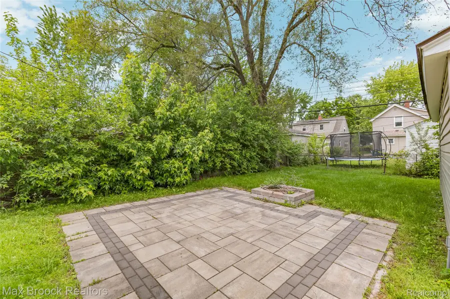 84 W Browning Avenue, Hazel Park, MI 48030 - #2