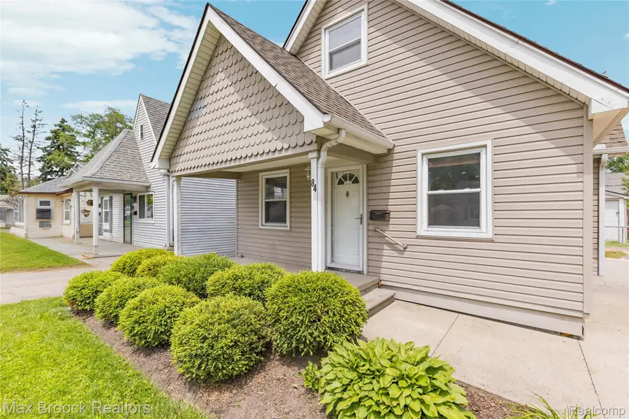 84 W Browning Avenue, Hazel Park, MI 48030 - #3