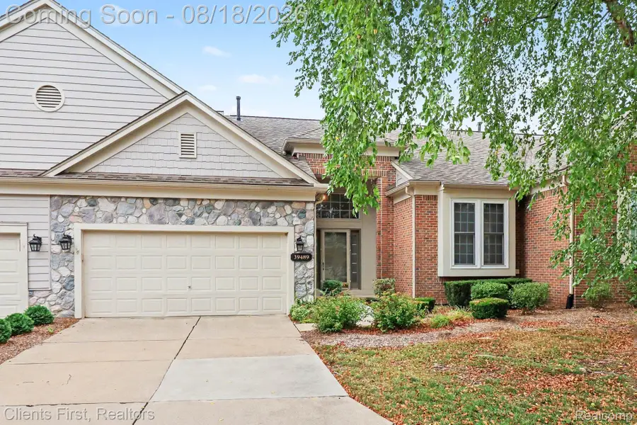 39489 Edgewater Drive, Northville, MI 48168 - #2
