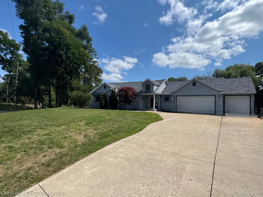 3251 Mann Road, Clarkston, MI 48346 - #2
