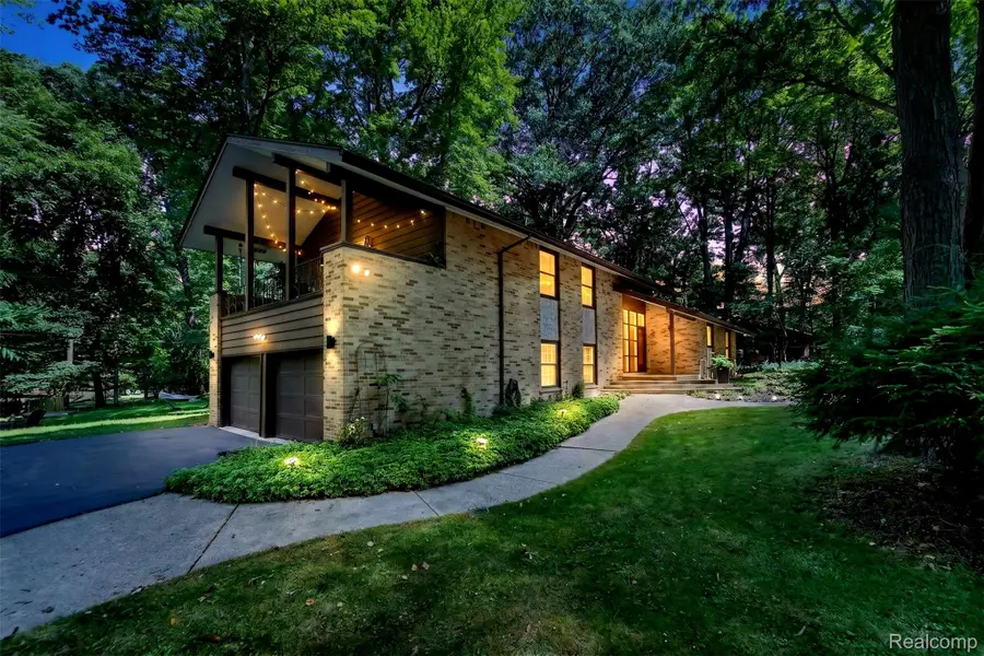 7388 Lindenmere Drive, Bloomfield Hills, MI 48301 - #2