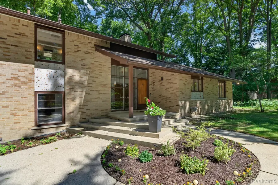 7388 Lindenmere Drive, Bloomfield Hills, MI 48301 - #3