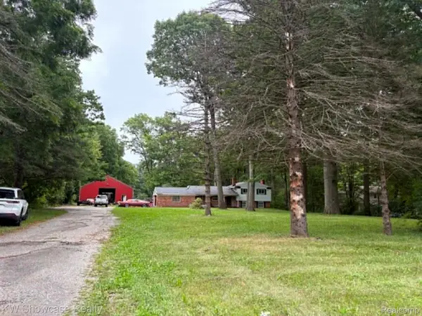 4949 Clarkston Road, Clarkston, MI 48348