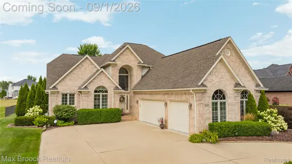 15657 Kingsway Drive, Macomb, MI 48044