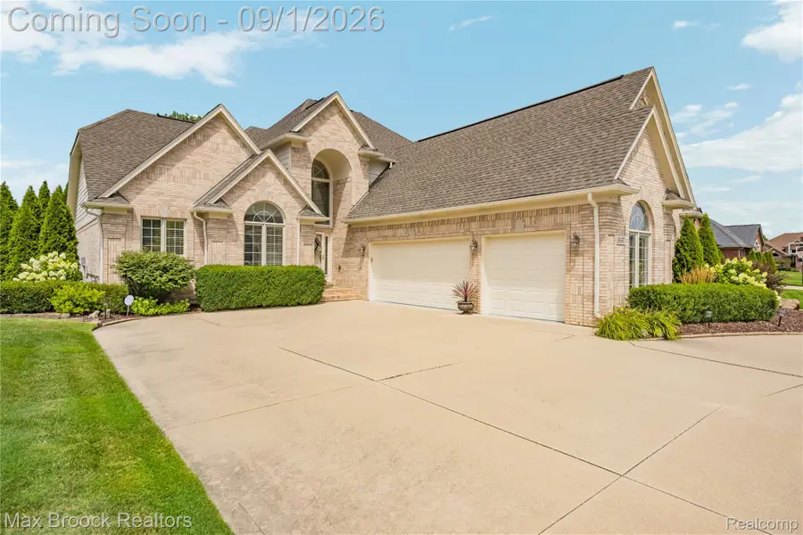 15657 Kingsway Drive, Macomb, MI 48044 - #2