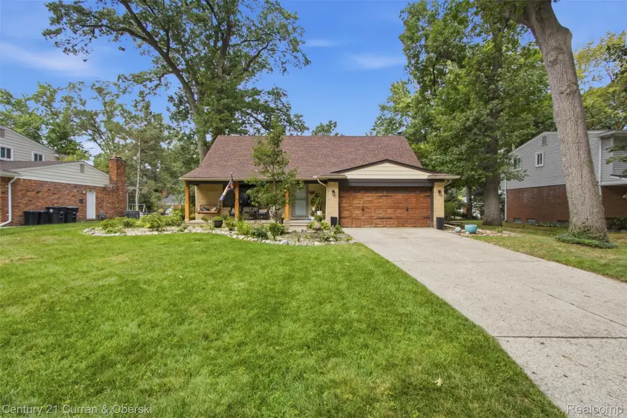 15761 Loveland Street, Livonia, MI 48154 - #2