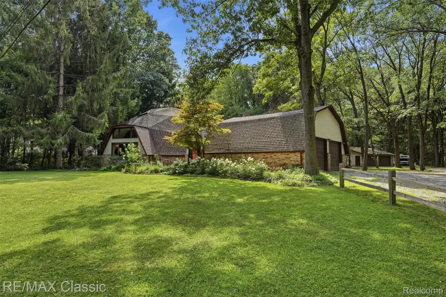 5109 Harvey Lake Road, Highland, MI 48356 - #2