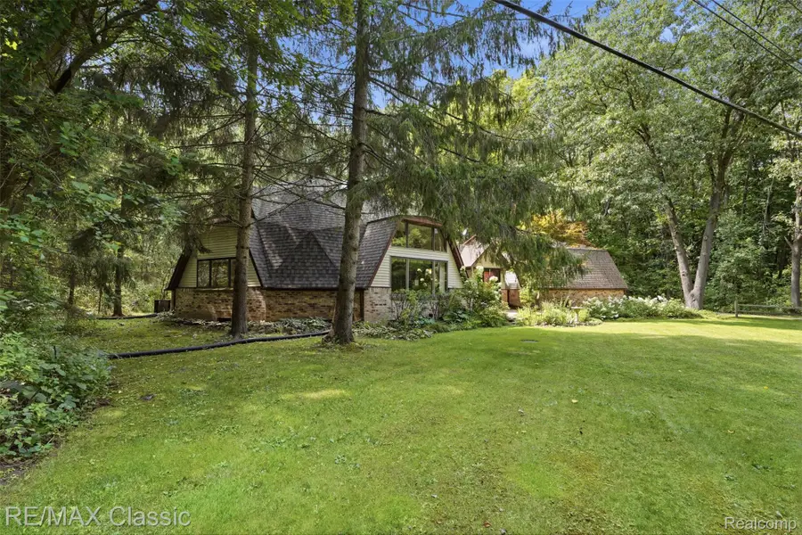 5109 Harvey Lake Road, Highland, MI 48356 - #3