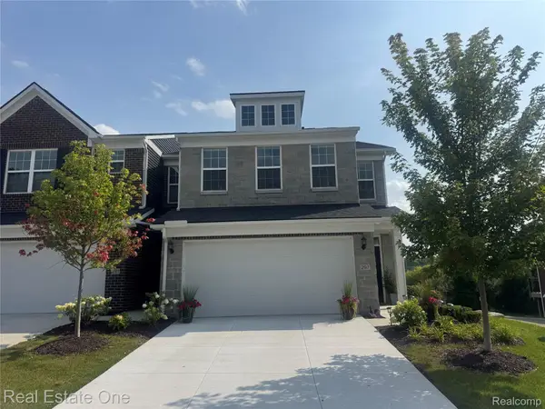 297 Strawberry Drive, RochesterHills, MI 48307