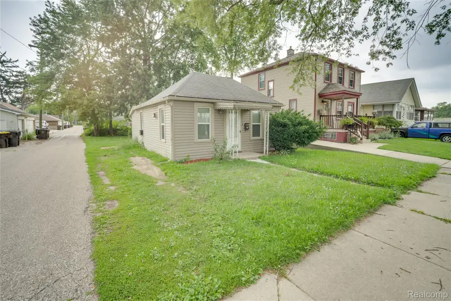 433 Atwood Street, Trenton, MI 48183 - #2