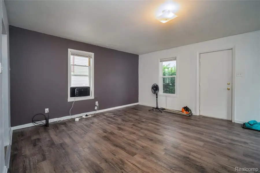 433 Atwood Street, Trenton, MI 48183 - #3