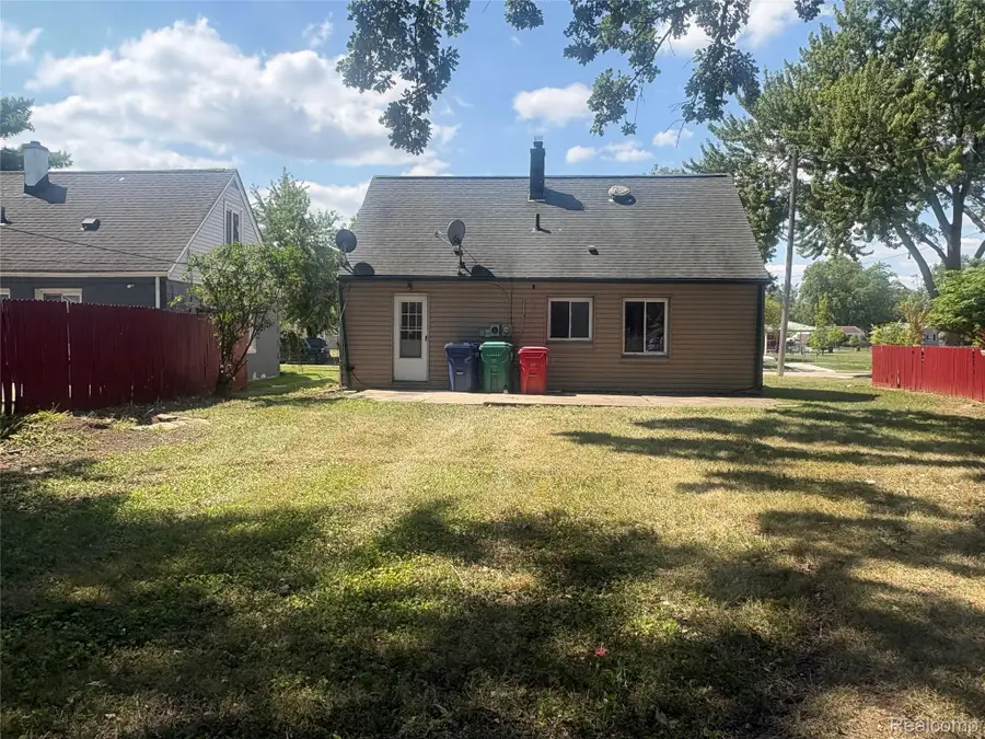 23080 Almond Avenue, Eastpointe, MI 48021 - #3