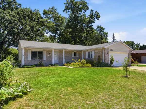 1071 Meadowlark Drive, Waterford, MI 48327
