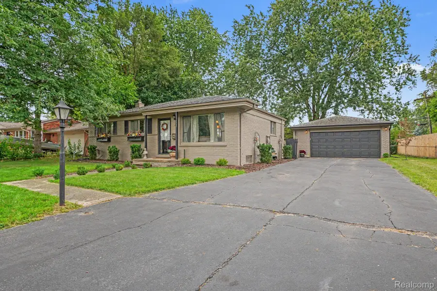 6063 Graper Drive, Waterford, MI 48329 - #3