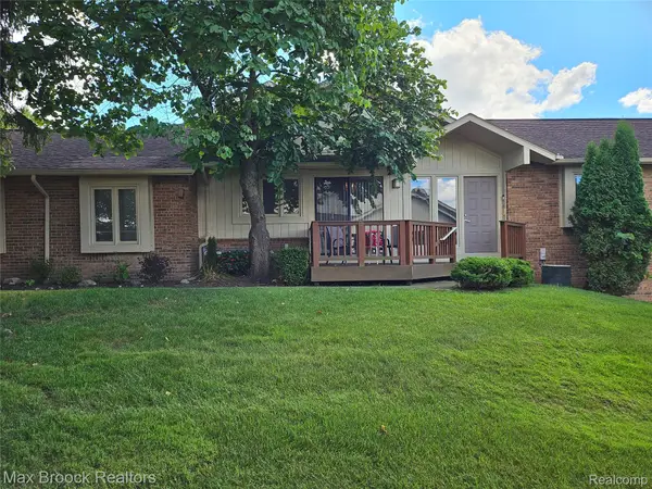 5663 Hillcrest Circle E #64, WestBloomfield, MI 48322
