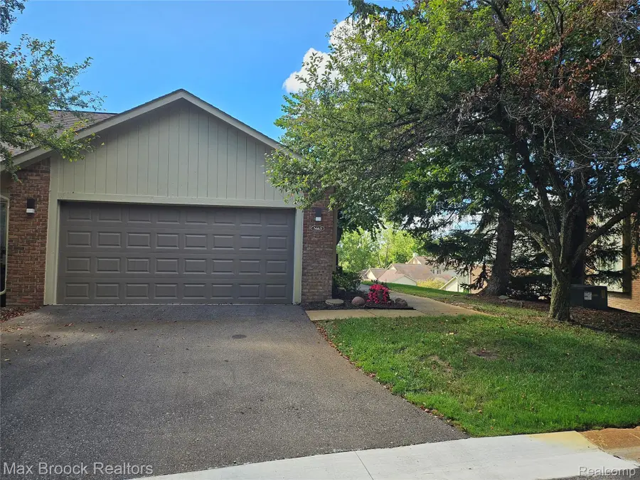 5663 Hillcrest Circle E #64, West Bloomfield, MI 48322 - #2